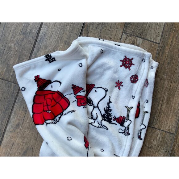CHRISTMAS Peanuts “Snoopy Puffy Jacket” Soft Plush Throw Blanket Collection - Picture 5 of 5